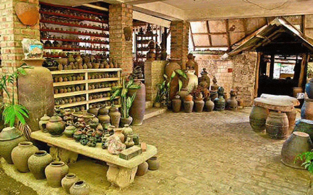 Pagburnayan-Pottery-Center1 Vigan with CarAndDriverManila