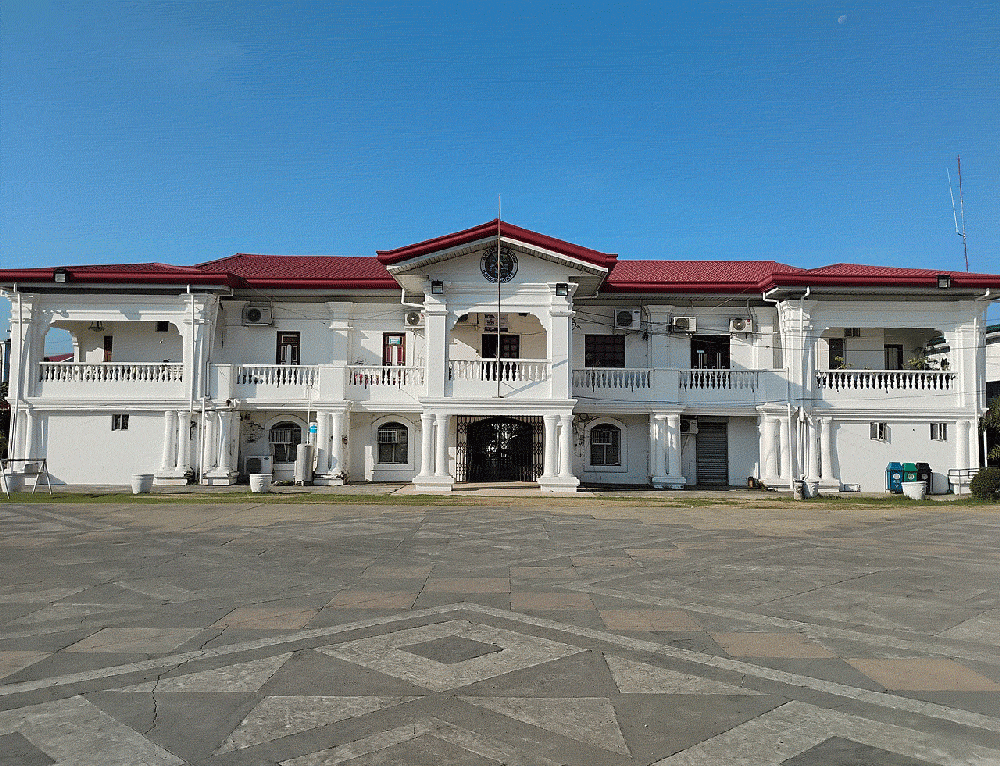 Paoay_Municipal_Hall,_Ilocos_Norte,_Apr_20251 Paoay with a private car with a driver