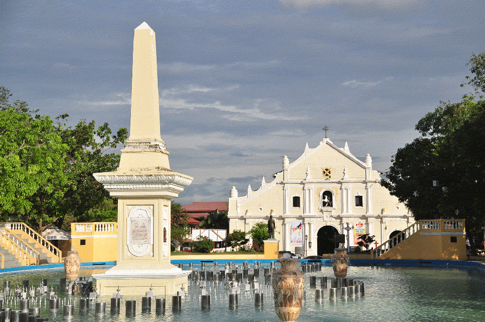 Plaza-Salcedo-Vigan-Cathedral1 Vigan with CarAndDriverManila